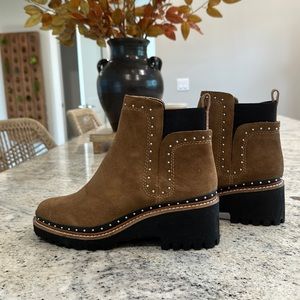 Dolce Vita Huey Studded Chelsea boot women’s 7.5